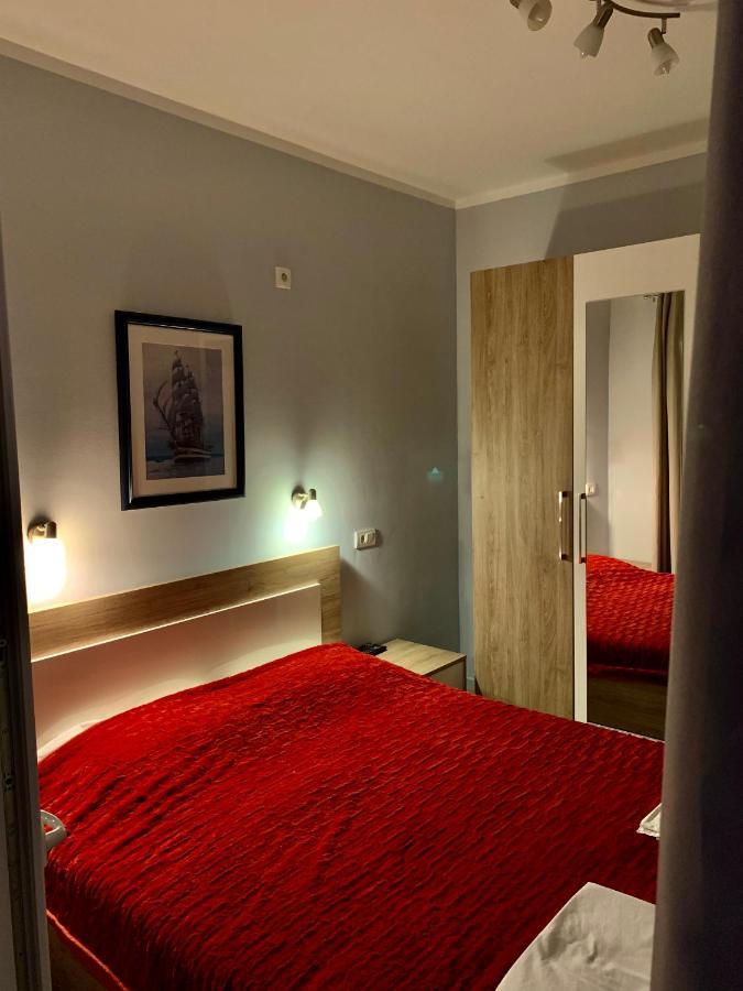 Apartments Mm Свети Стефан Екстериор снимка