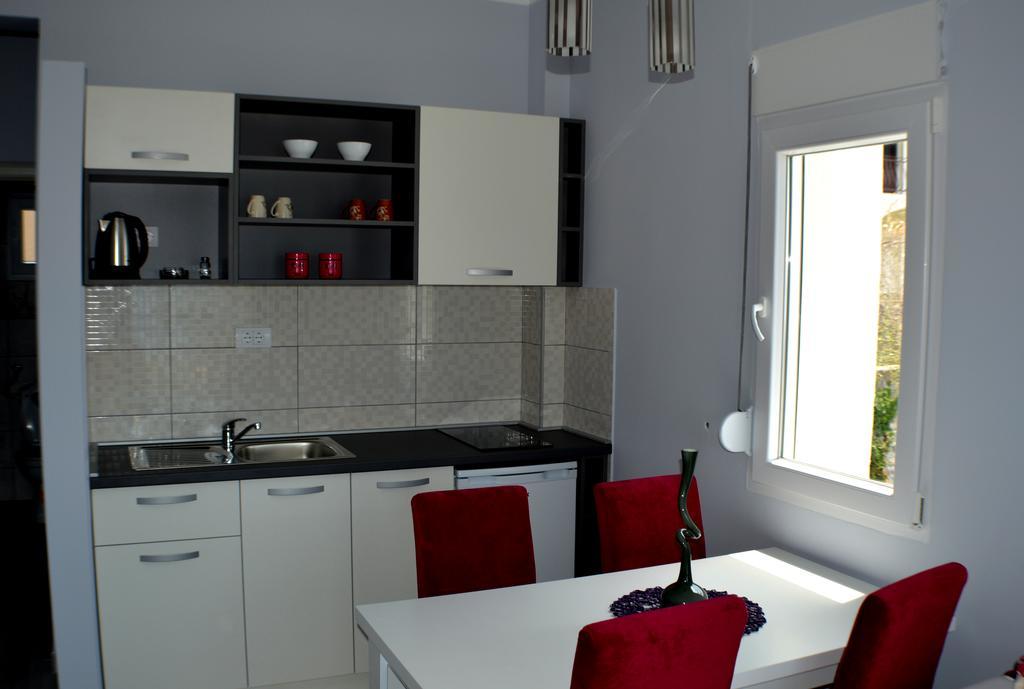 Apartments Mm Свети Стефан Екстериор снимка
