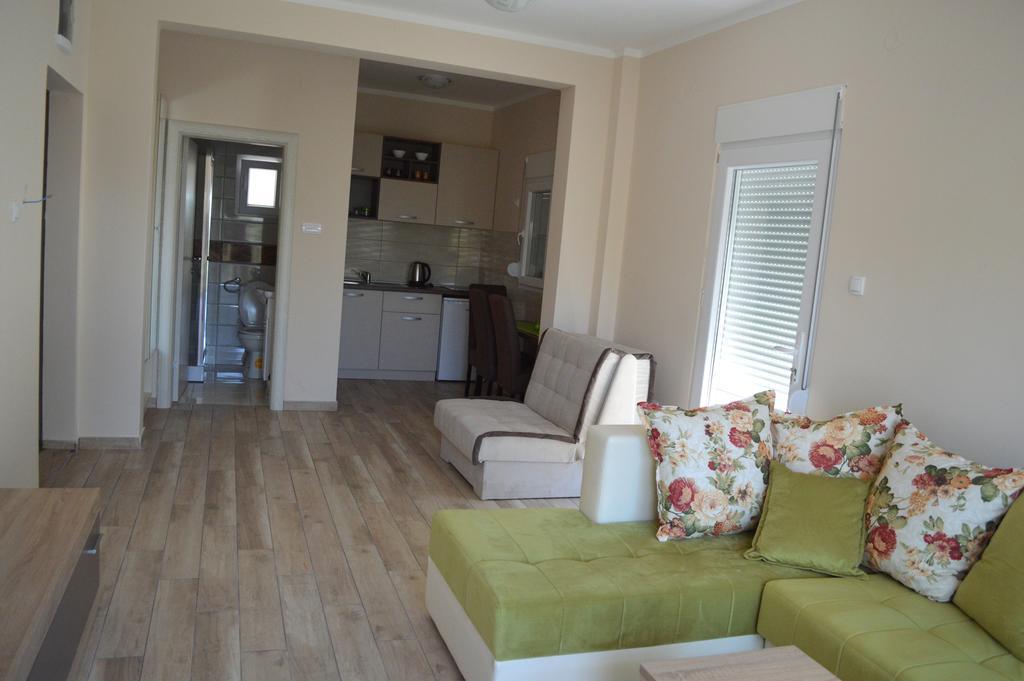 Apartments Mm Свети Стефан Екстериор снимка