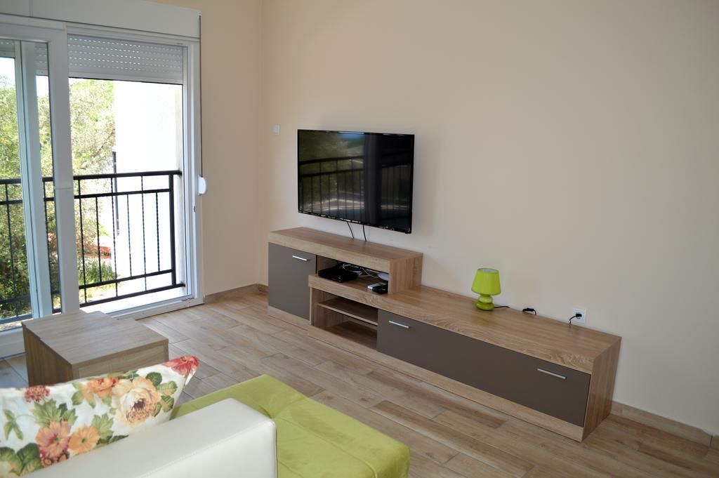 Apartments Mm Свети Стефан Екстериор снимка