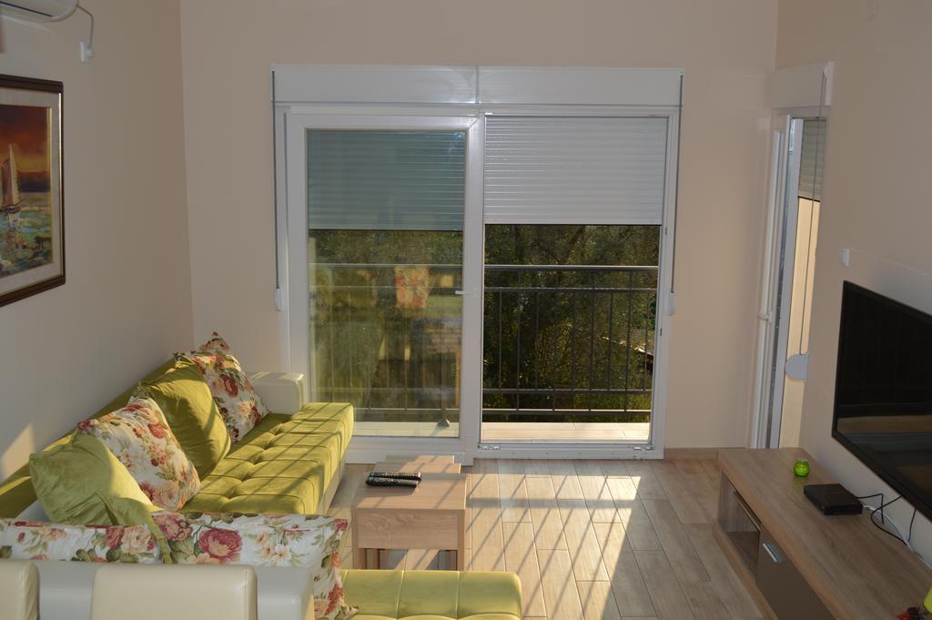 Apartments Mm Свети Стефан Екстериор снимка
