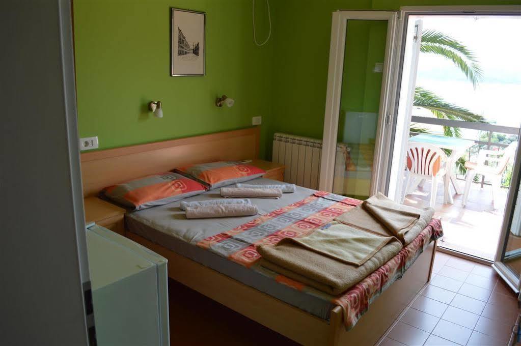 Apartments Mm Свети Стефан Екстериор снимка
